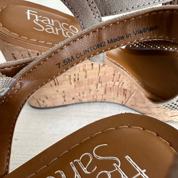 Franco Sarto Clinton2 Taupe Perforated Microsuede Cork Wedge Sandals 7.5M - Picture 10 of 11